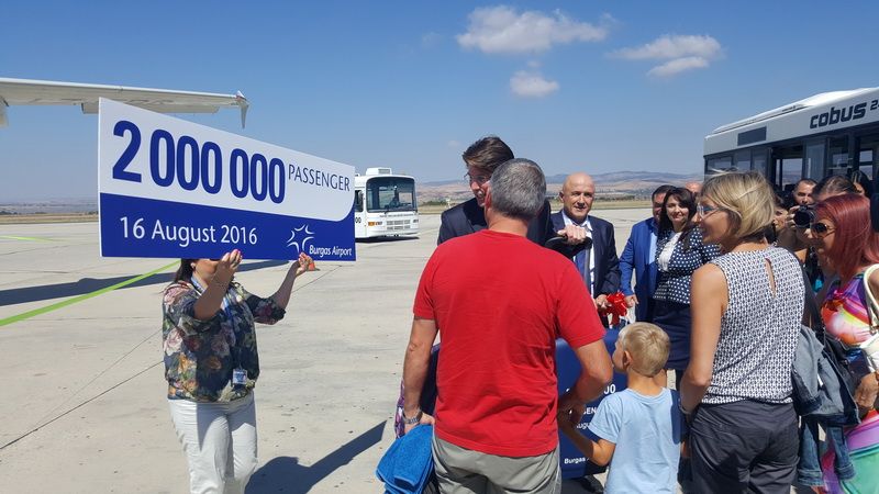 Летище Бургас счупи 10-годишен рекорд това лято, мощен ръст на немските туристи (Снимки и видео) - E-Burgas.com